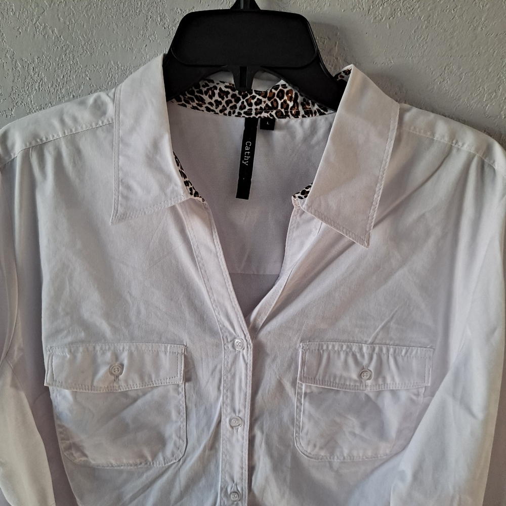 Cathy White button down shirt with leopard print sleeves - Picture 2 of 7